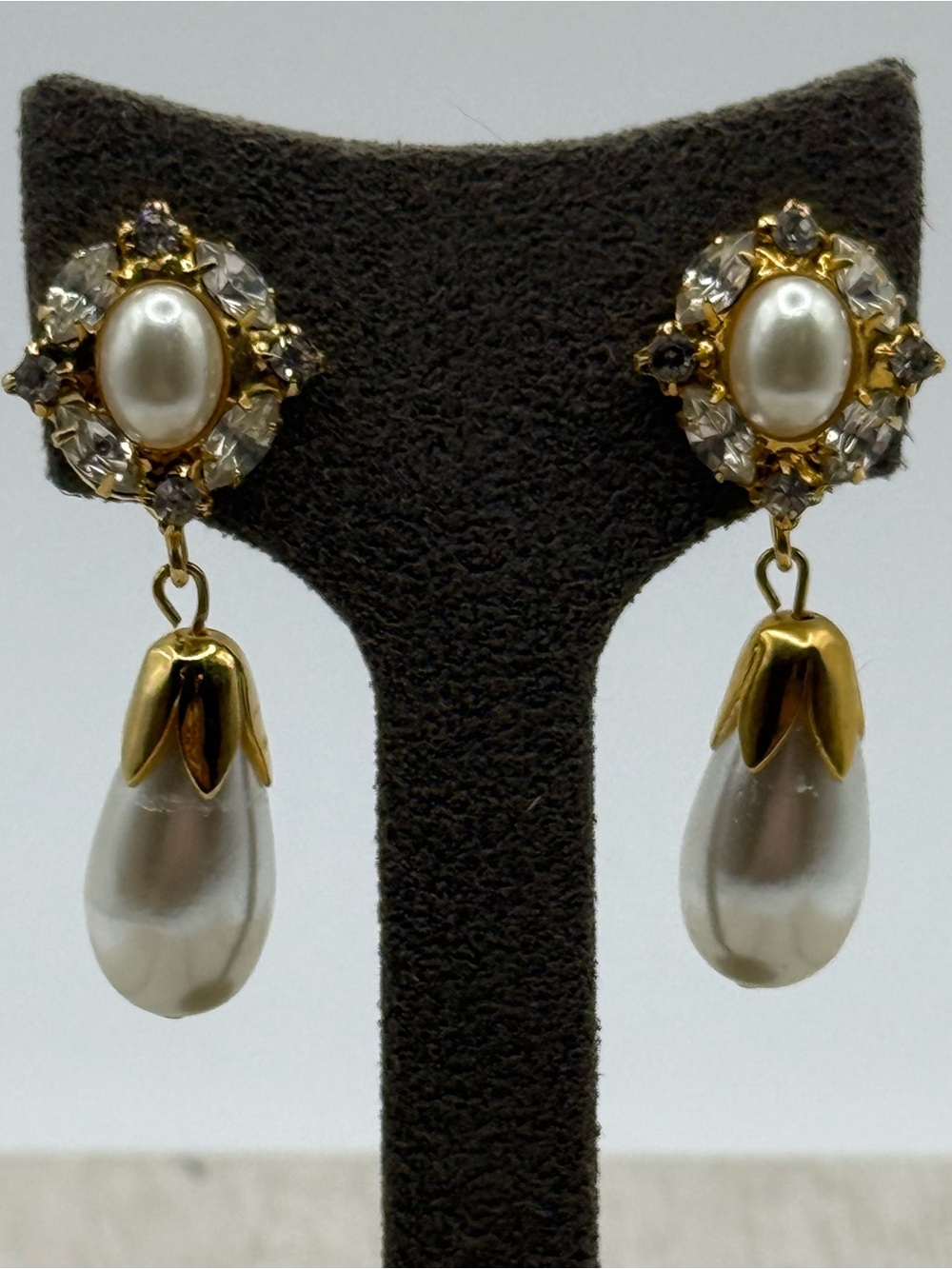 Vintage Gold-Tone Pearl Drop Earrings Classic White Pearls
